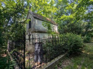 Montléart Mausoleum - Stadtwanderweg 4a