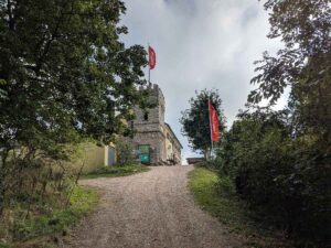 Höllensteinhaus und Julienturm